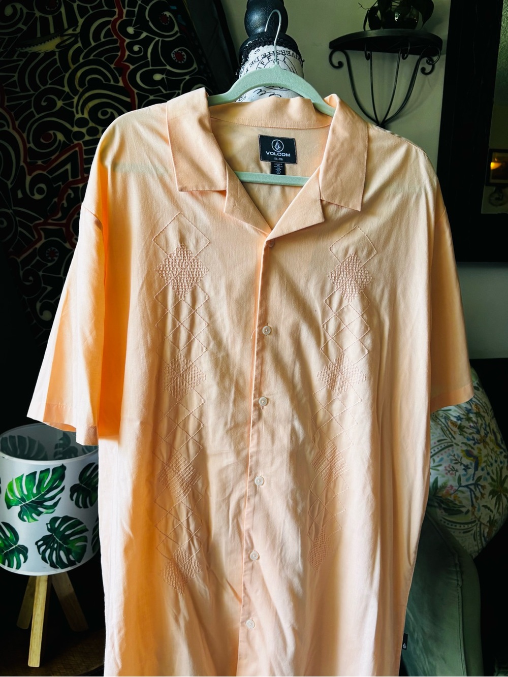 Volcom Men’s Peach Short-Sleeve Camp Collar Button-Up Shirt